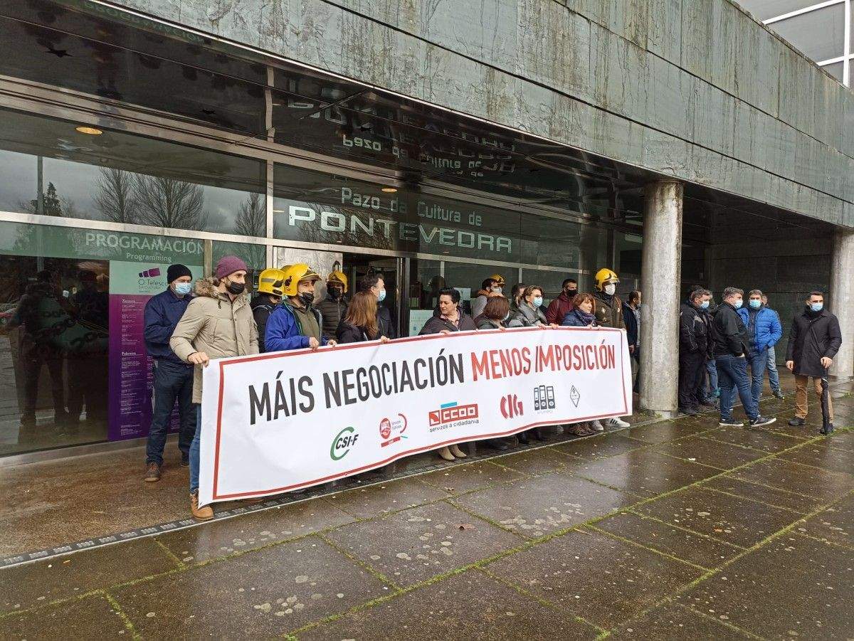 Protesta dos delegados de persoal do Concello de Pontevedra antes da mesa xeral de persoal suspendida