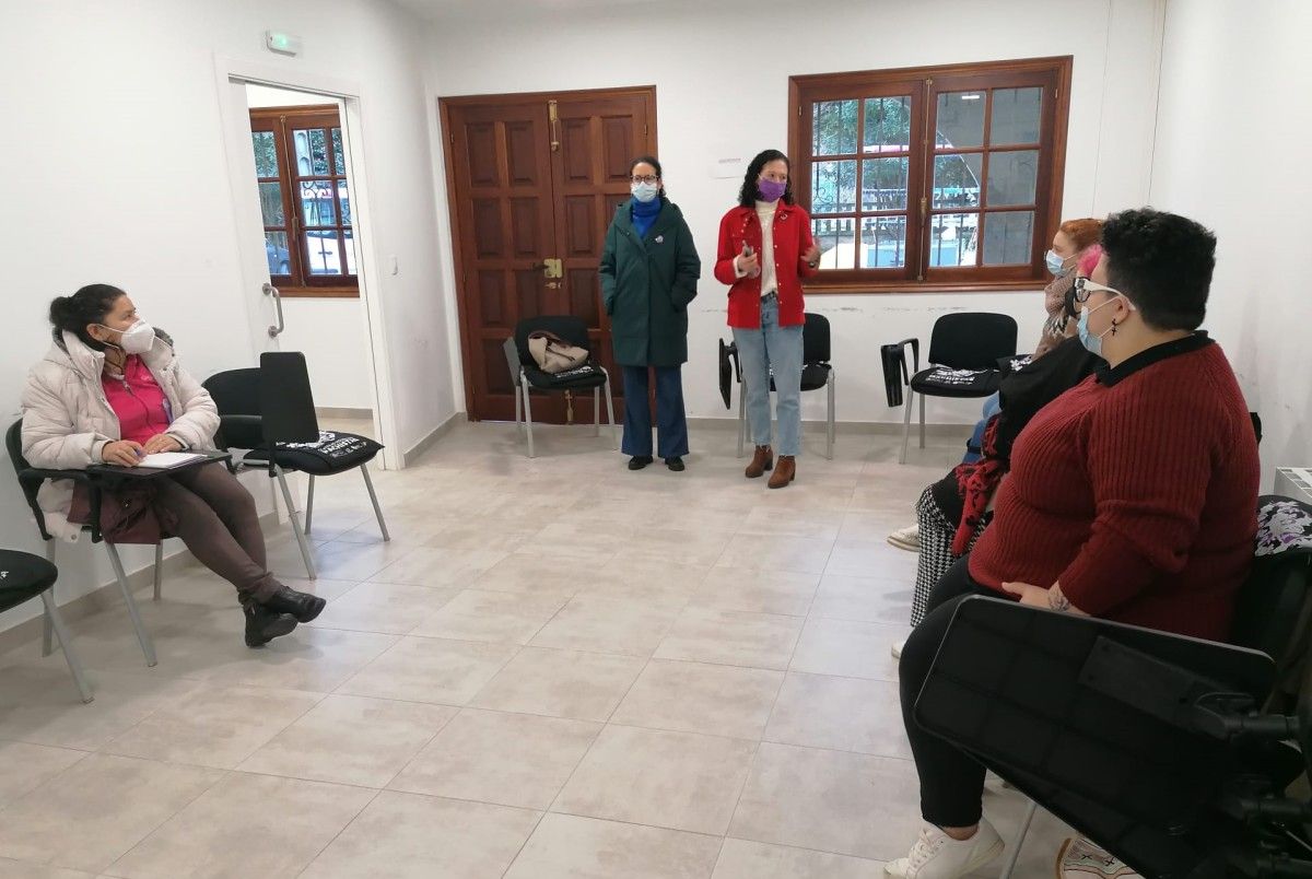 Silvia Díaz habla con las alumnas del 'Espazo empodera'