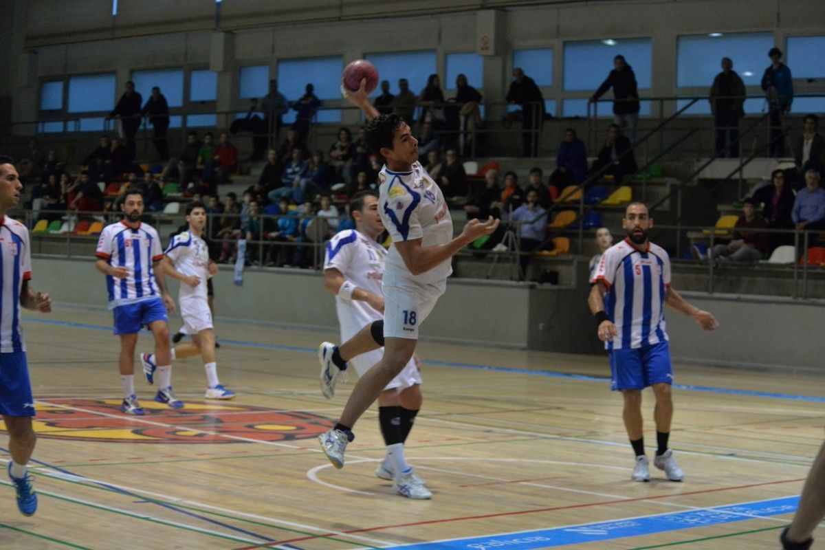 Partido entre Cisne y OAR Coruña en el CGTD