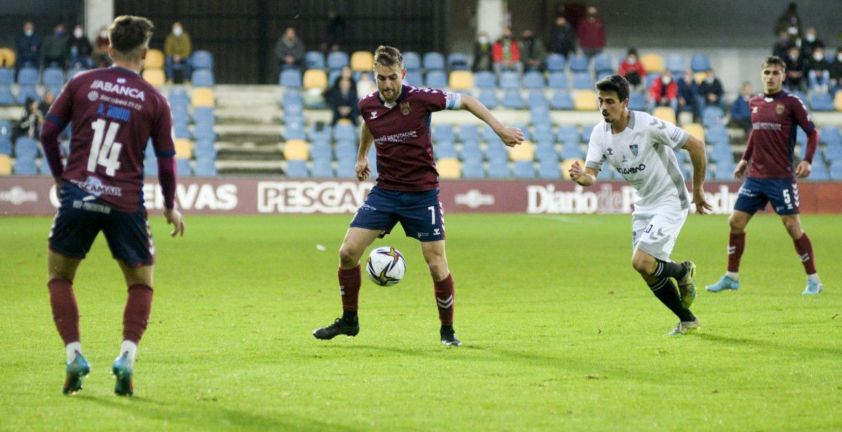 Partido de liga entre Pontevedra y Gimnástica Segoviana en Pasarón