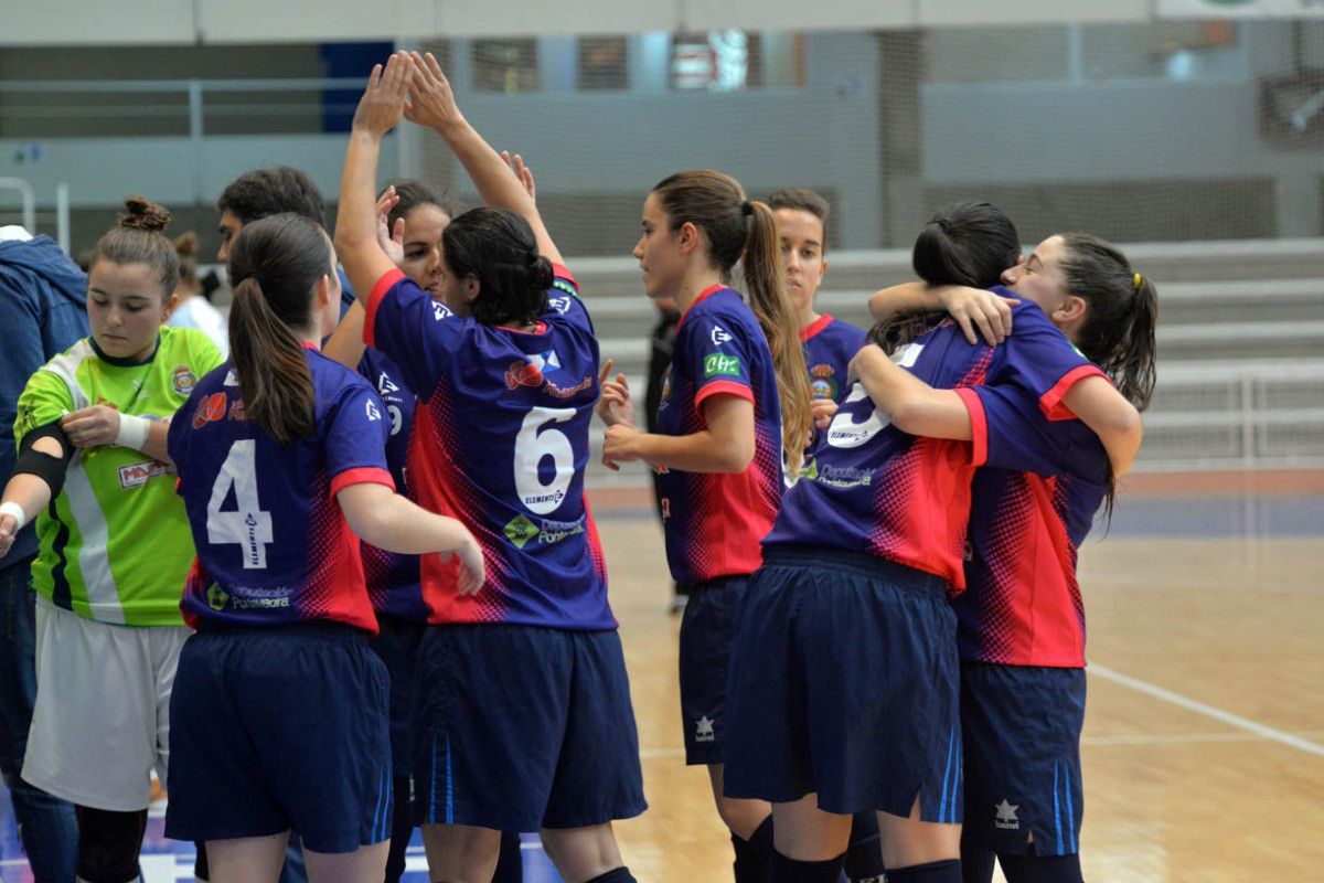 Equipo femenino del Leis en el partido ante el Simancas