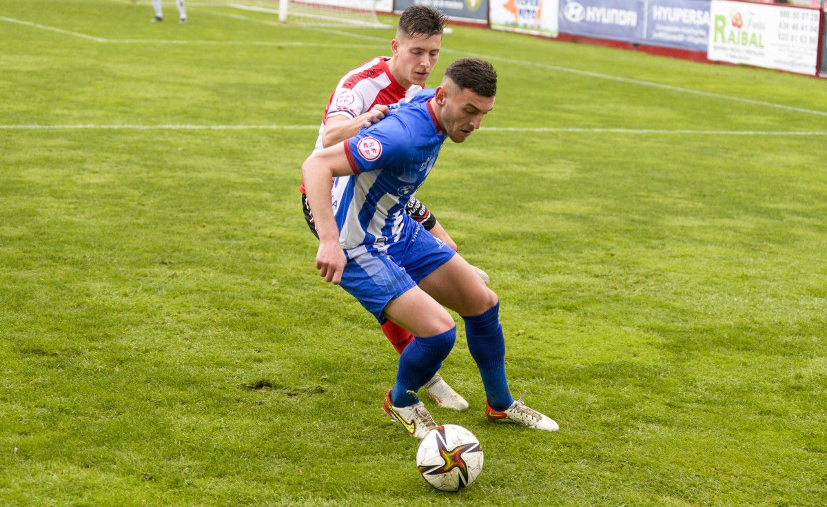 Partido de la temporada 2021/22 de la 2ªRFEF entre Arosa y Real Avilés en A Lomba (archivo)