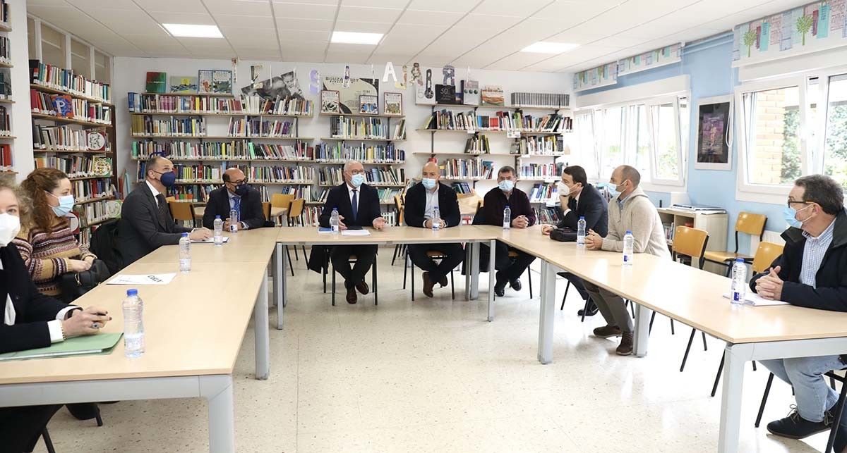 Reunión de Educación en el Fermín Bouza Brey para coordinar el futuro CIFP
