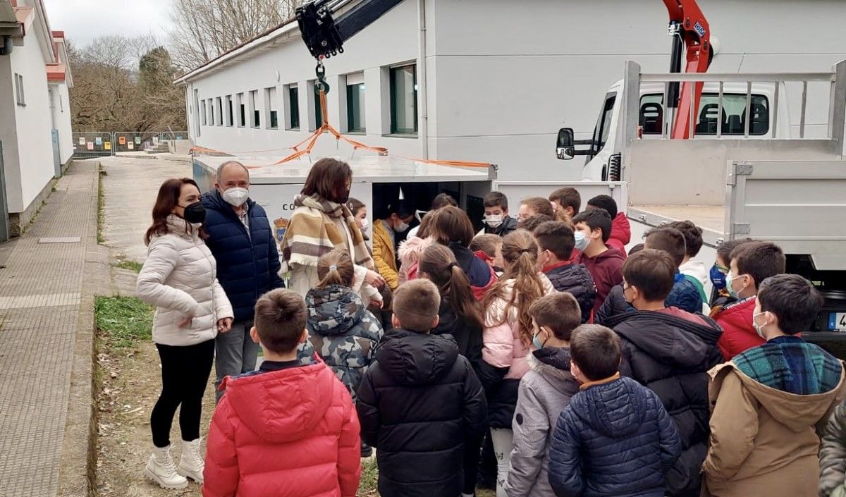 O punto limpo móbil estará toda a semana no colexio Santa Lucía de Moraña