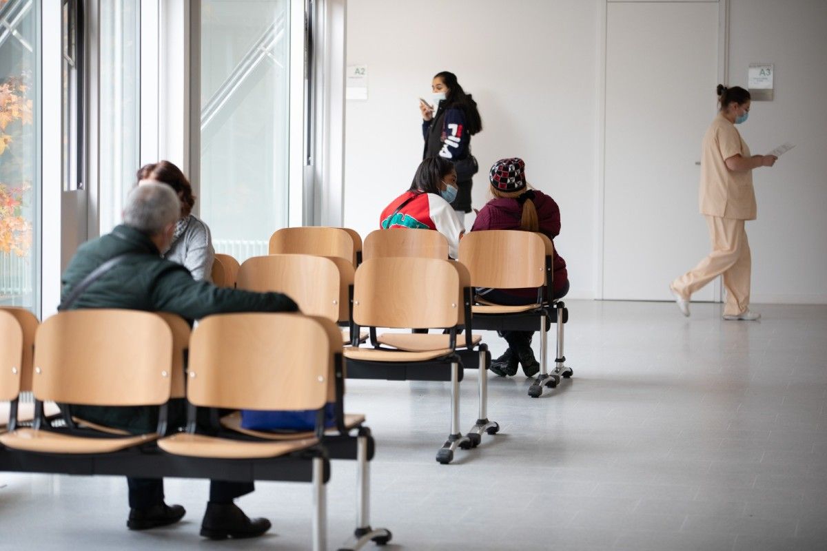 Pacientes en un centro de salud