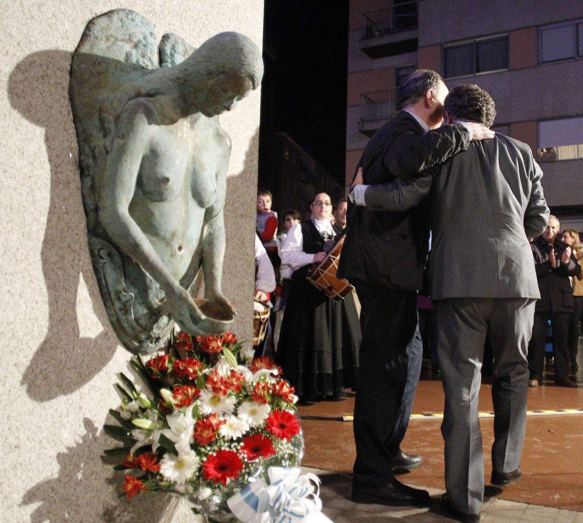 Monumento en memoria dos fusilados o 12-N