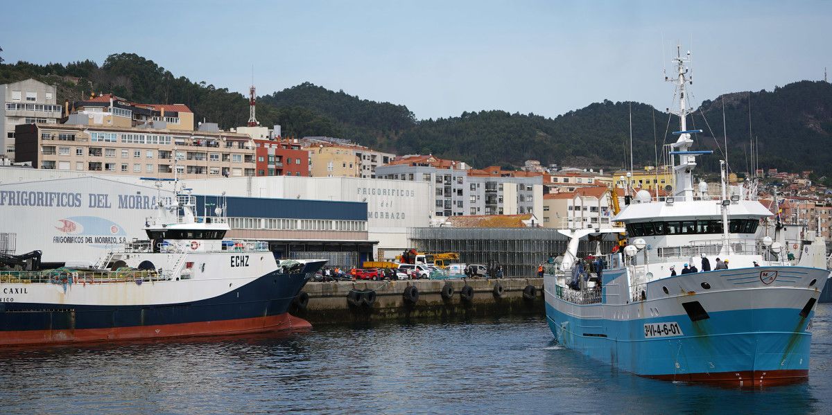 El Playa de Menduiña Dos llegando al puerto de Cangas
