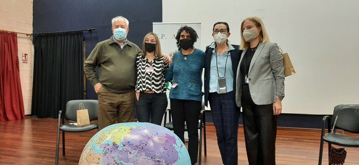 Visita da refuxiada afgá Nadia Ghulam (no centro da imaxe) ao Centro Penal da Lama