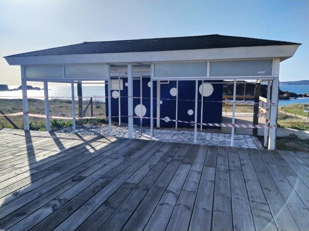 Módulo de baños de la playa Areas Gordas, en Sanxenxo