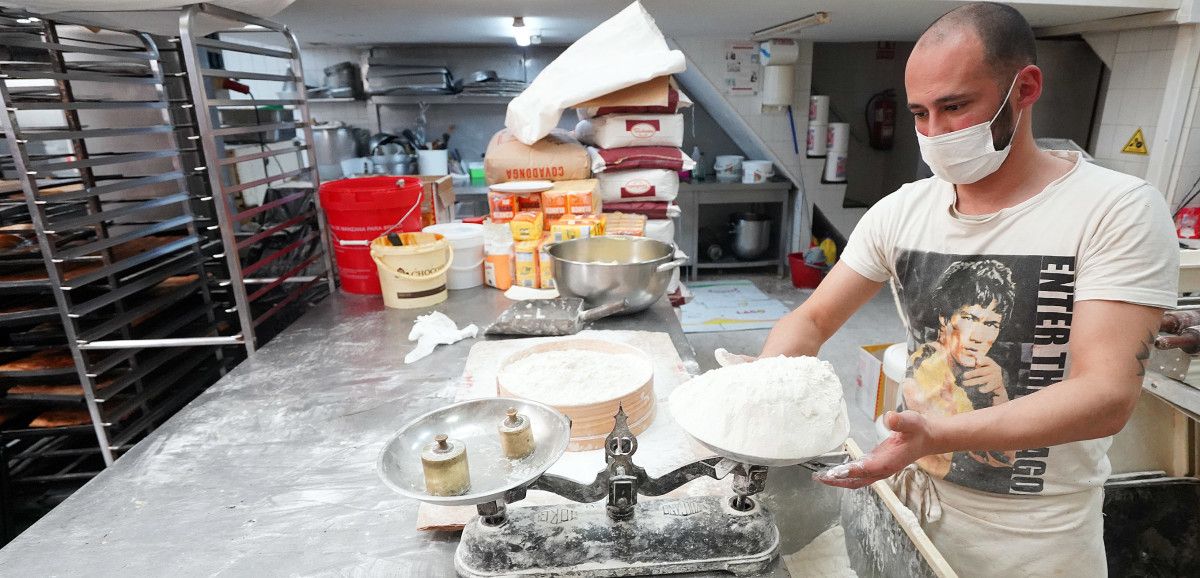 Reservas de harina en una panadería de Pontevedra
