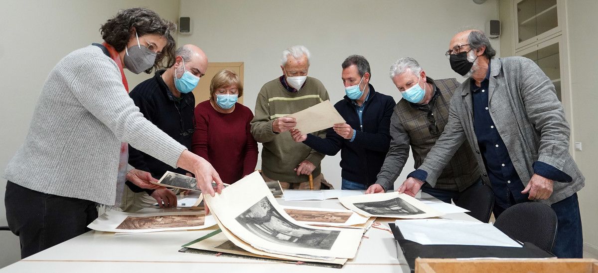 Entrega a la Fundación Centro Internacional de la Estampa Contemporánea (CIEC) de la serie de 26 grabados de José Roselló (a la derecha, Juan Fernando de Laiglesia)