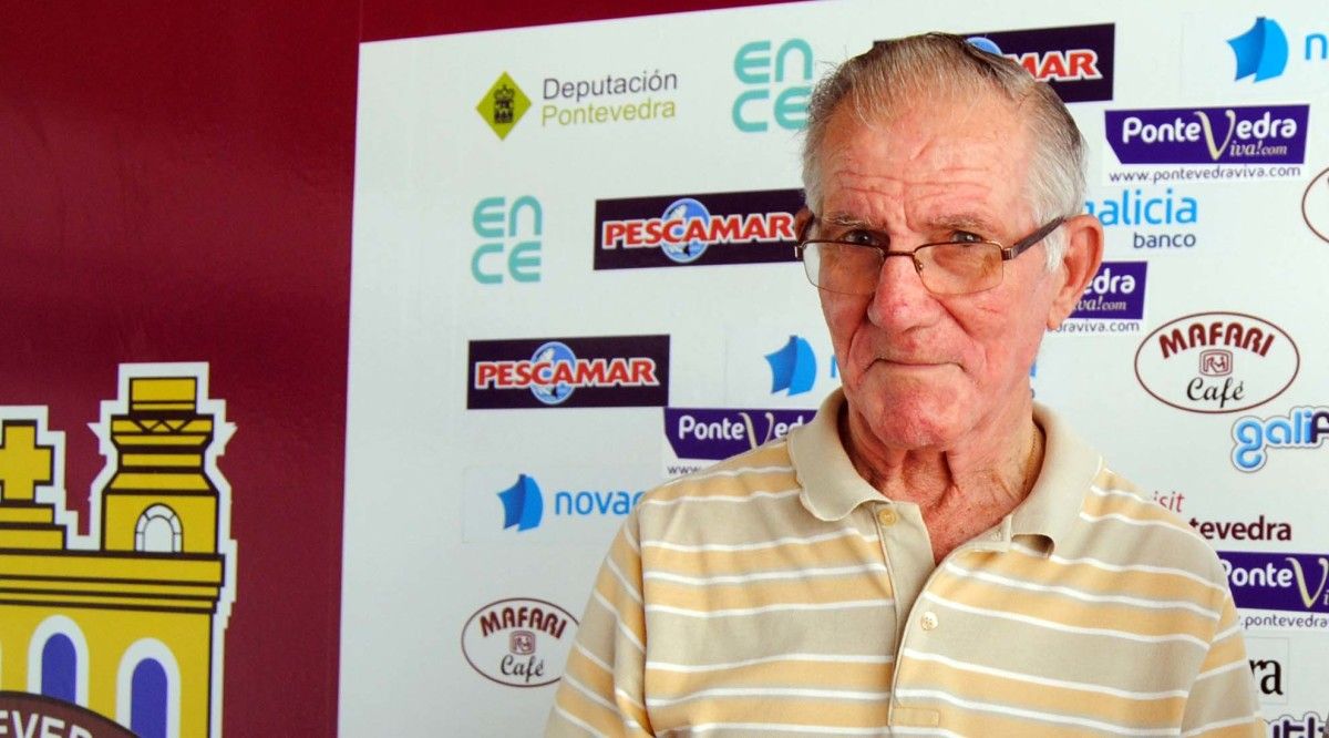 'Cholo', en el año 2013, en un acto con el Pontevedra CF