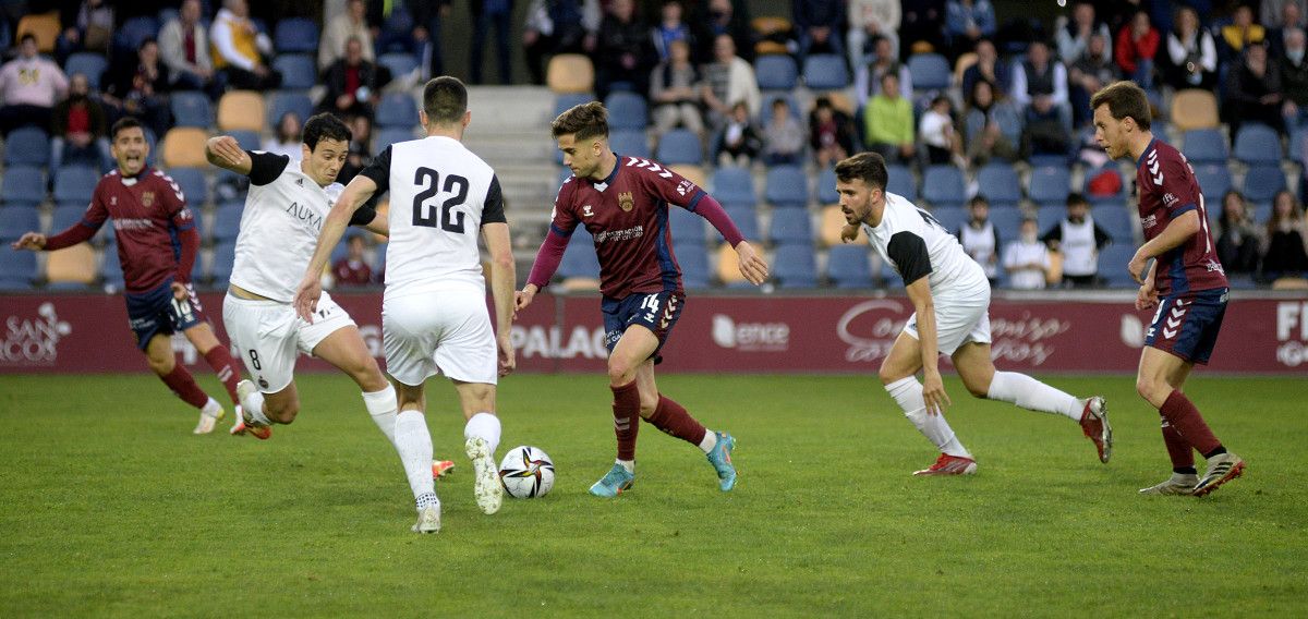 Partido de liga entre o Pontevedra e o Unión Adarve en Pasarón