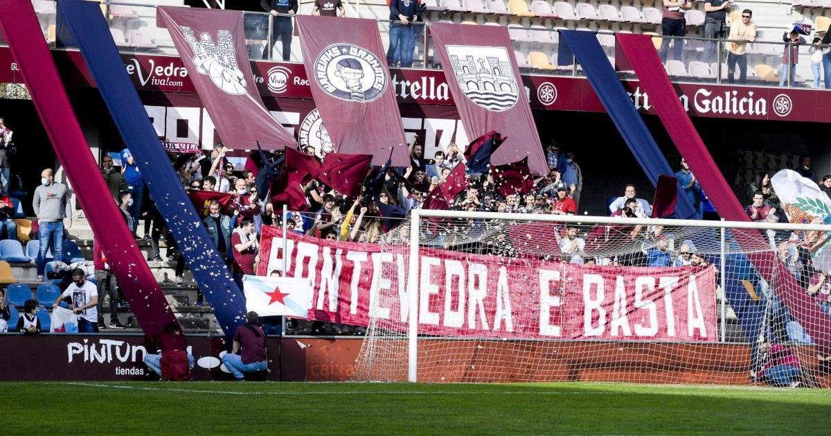 Partido de liga entre el Pontevedra y el Unión Adarve en Pasarón
