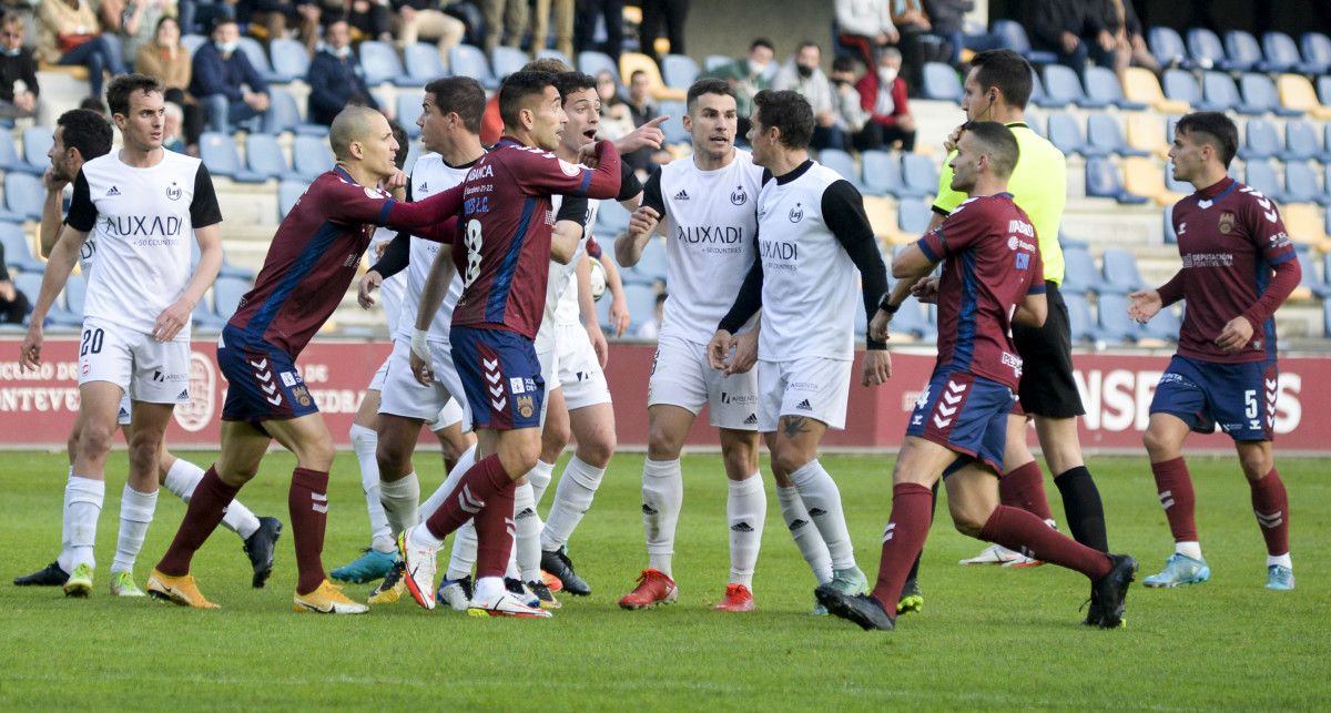 Partido de liga entre el Pontevedra y el Unión Adarve en Pasarón