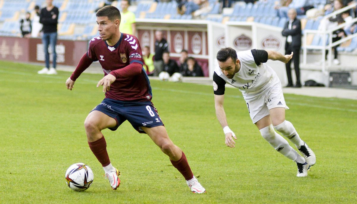 Brais Abelenda, no partido de liga entre el Pontevedra e o Unión Adarve en Pasarón