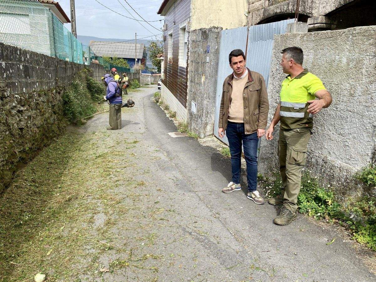 Campaña de limpieza y desbroce de los caminos del rural en Arealonga