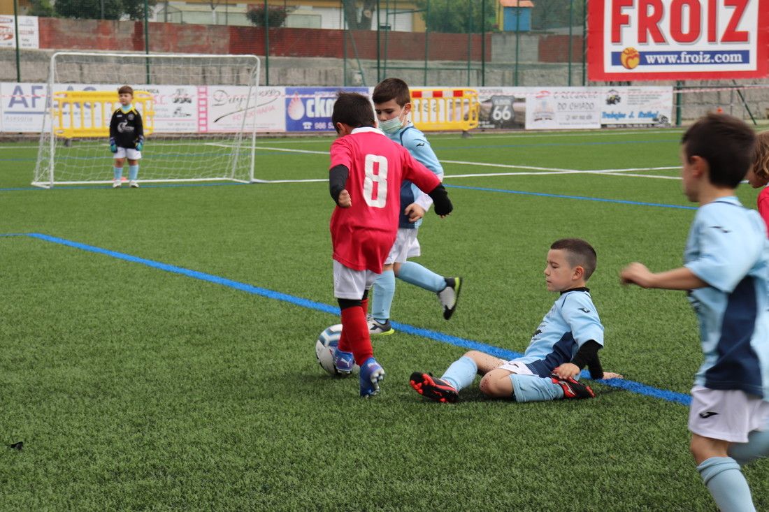 Torneo de fútbol base celebrado no campo da Rapeira, en Portas