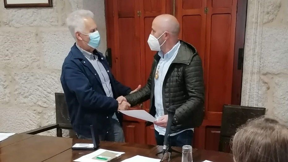 El alcalde de Poio da la bienvenida al concejal Julio Casás