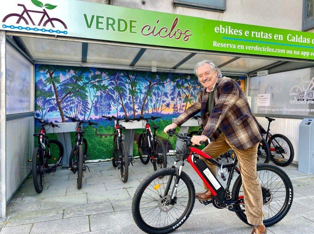 El alcalde de Caldas estrena "Verdeciclos" un servicio de alquiler de bicicletas de montaña