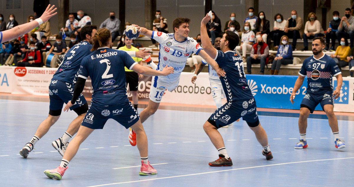 Partido entre Cisne e Eón Alicante no Municipal