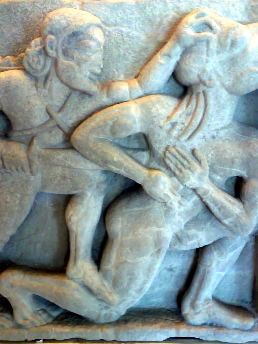 Heracles mata ao xigante Alcioneo, metopa do templo de Hera