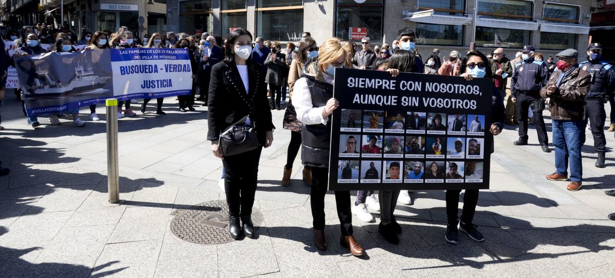 Concentración en la Alameda de Marín convocada por las familias del Villa de Pitanxo