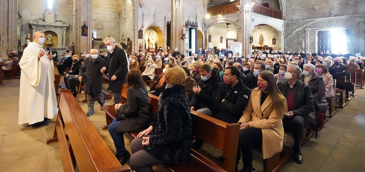 Santa María la Mayor acogió este lunes, 4 de abril, un funeral en memoria de Eduardo Dapena Lis, Cholo