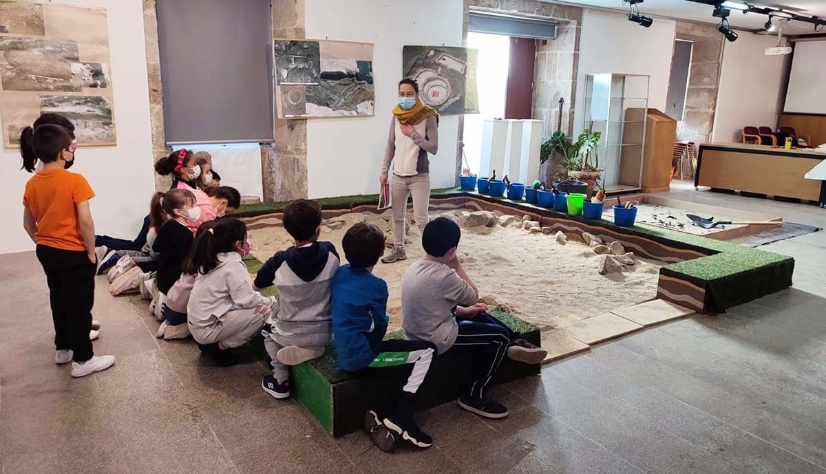 Actividade do programa Arqueocampo en Cuntis