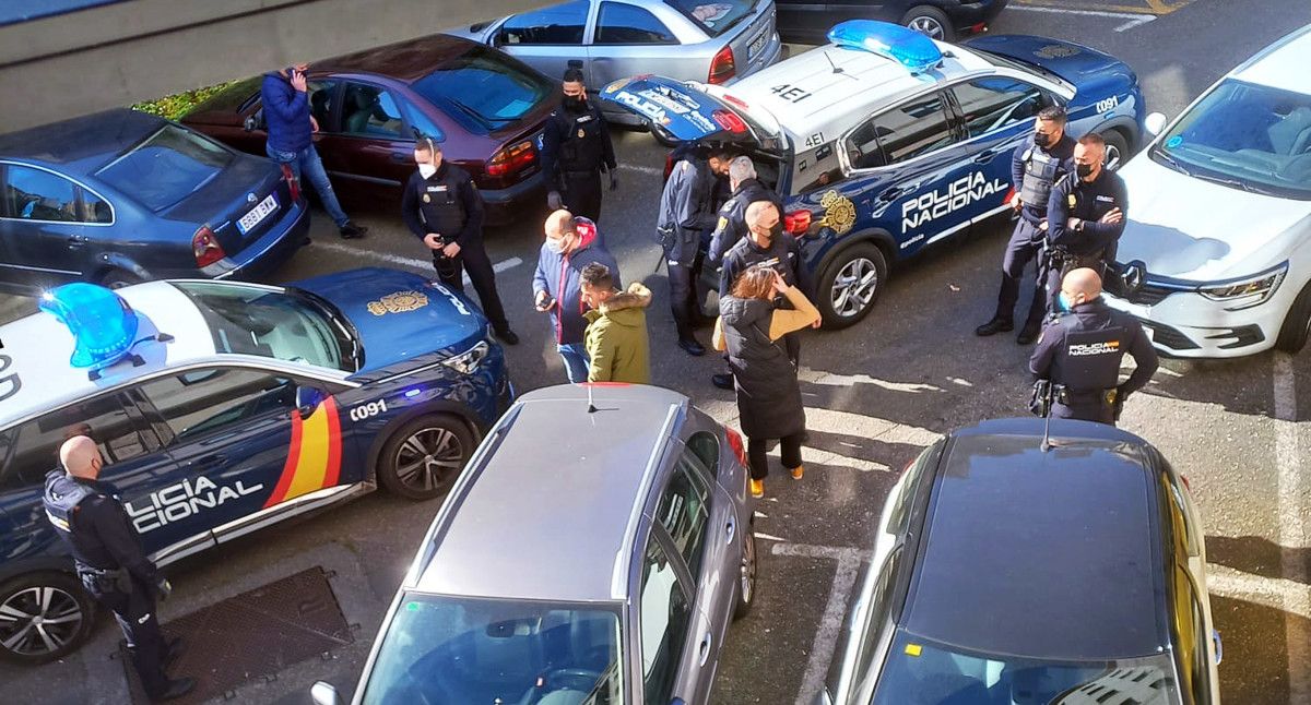 Intervención policial en la calle Cruceiro