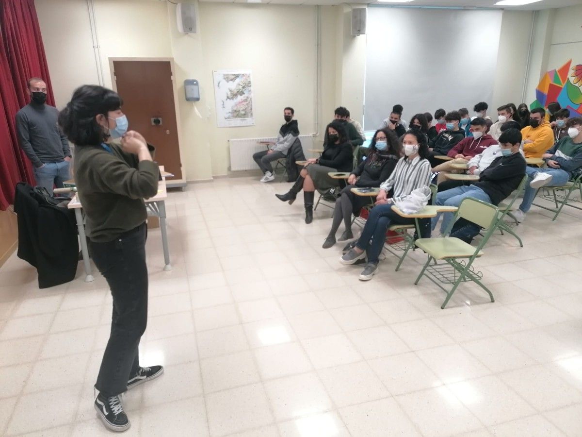 Silvia Díaz visita o IES de Poio