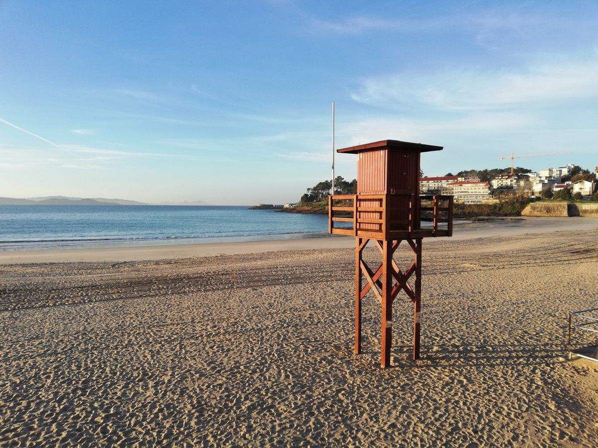Puesto de socorrismo en la playa de Silgar