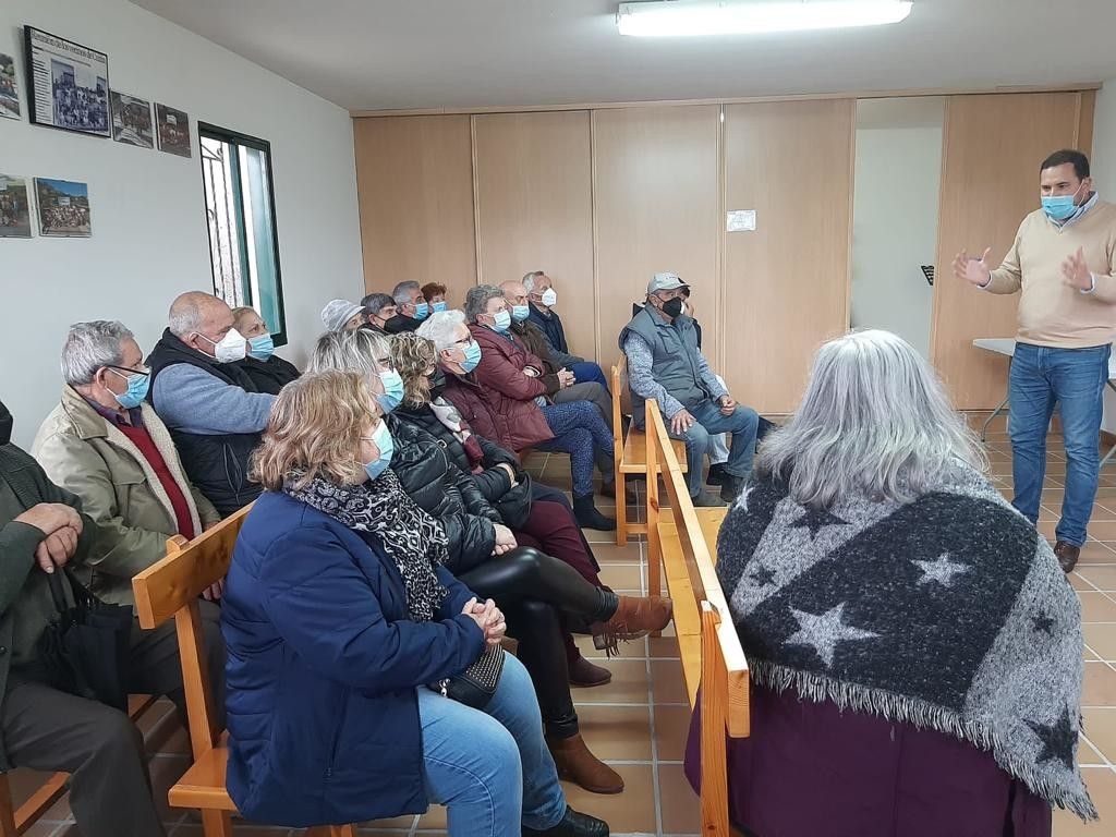 Cubela reúnese cos veciños de Cuíña Cubela reúnese cos veciños de Cuíña
