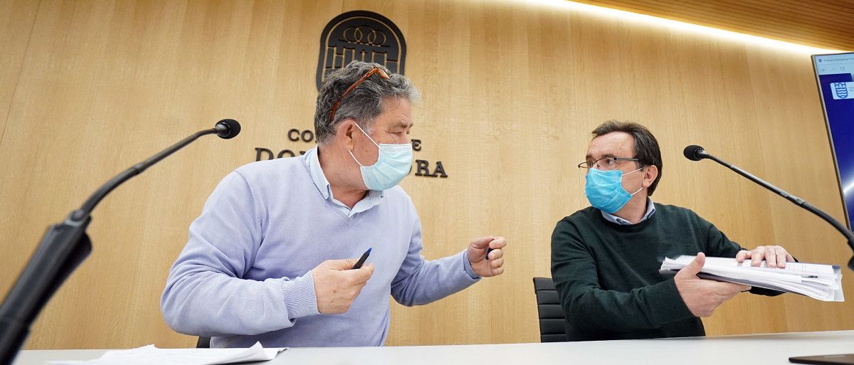 Miguel Anxo Fernández Lores y Raimundo González