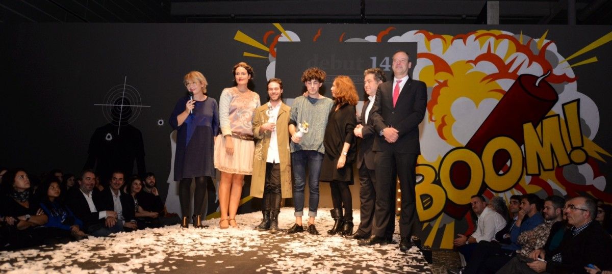 Javier Nogueira recibe o primeiro premio na pasarela Debut 2014