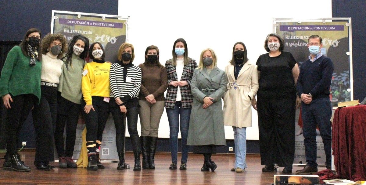Autoridades y participantes en esta actividad de 'Violencia Zero'
