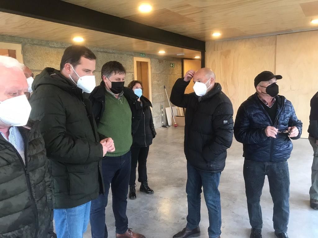 Visita a las obras de rehabilitación del nuevo local sociocultural de Corredoira