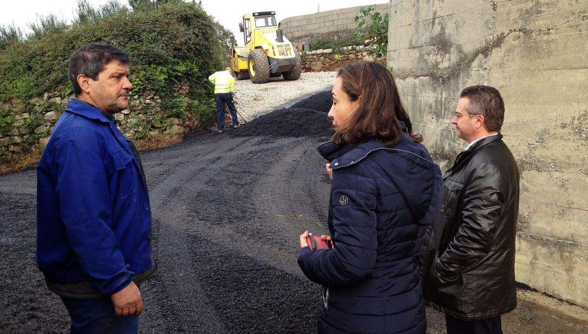 Visita a la pavimentación del vial de O Castro