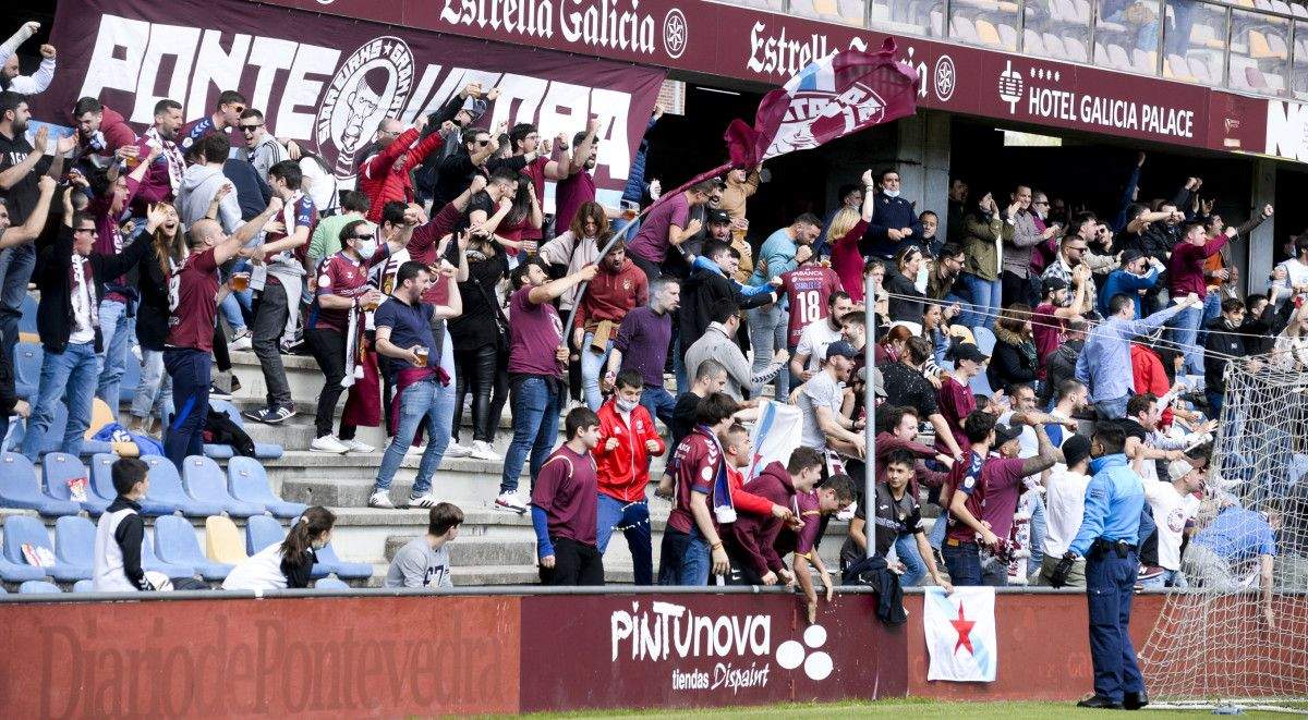 Partido de liga en Pasarón entre Pontevedra e Real Avilés