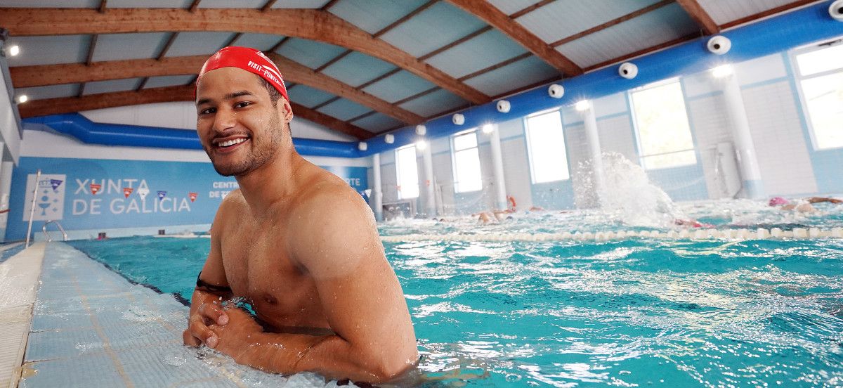 Juan David Hernández, do Galaico Sincro, é o único deportista sénior galego que practica natación artística