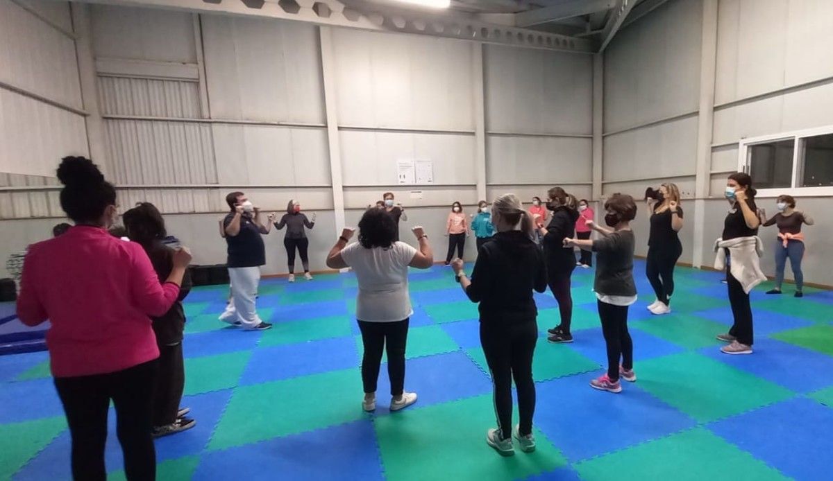 Primera edición del curso de defensa personal femenina celebrada en el Pavillón Municipal