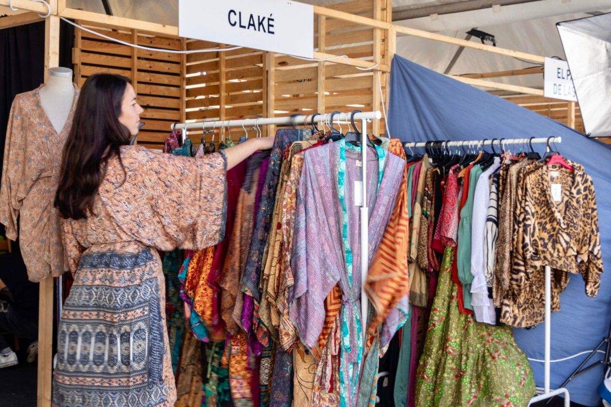 Feira de oportunidades na Praza dos Barcos de Sanxenxo