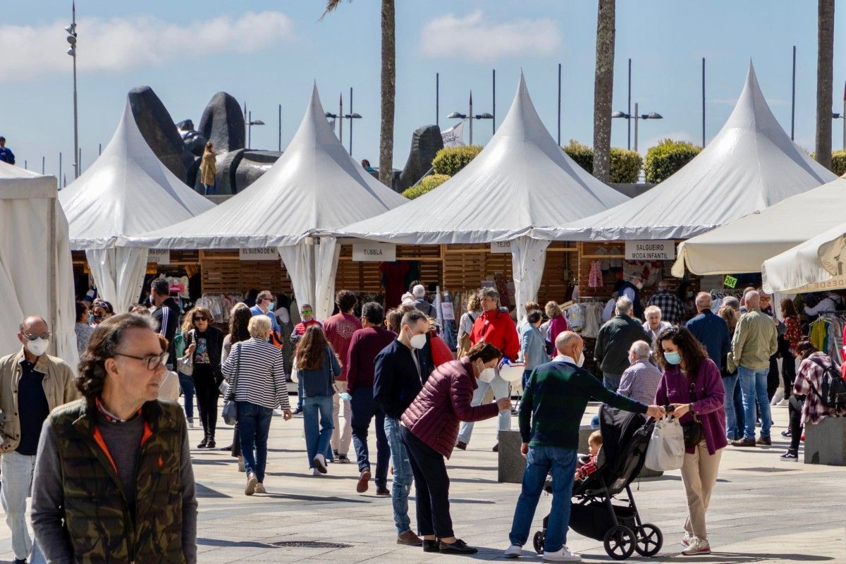 Feira de oportunidades na Praza dos Barcos de Sanxenxo