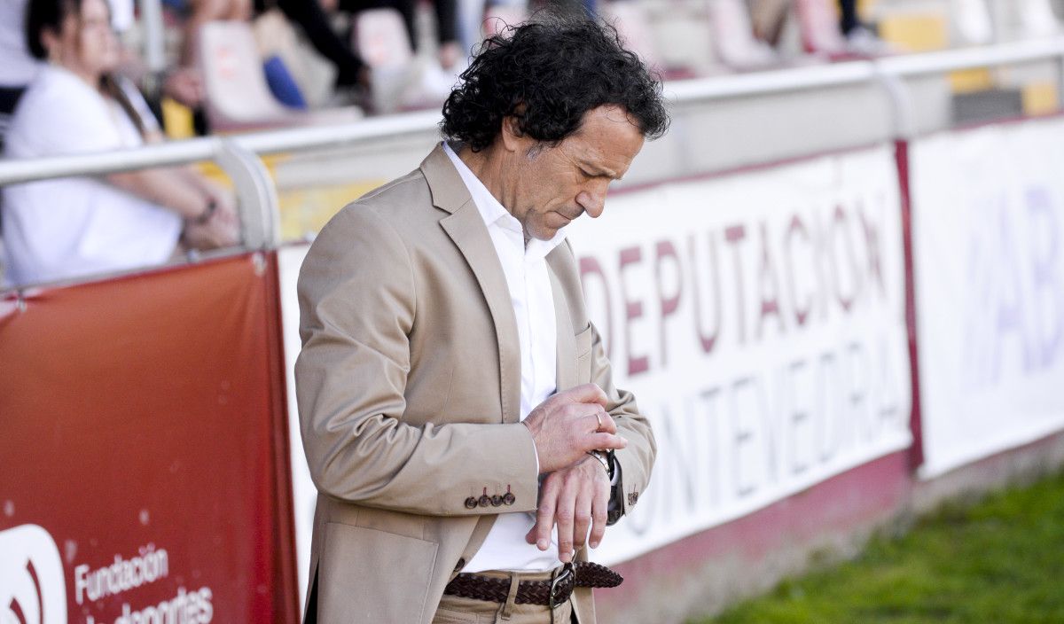 Partido de liga entre Arosa e Pontevedra na Lomba