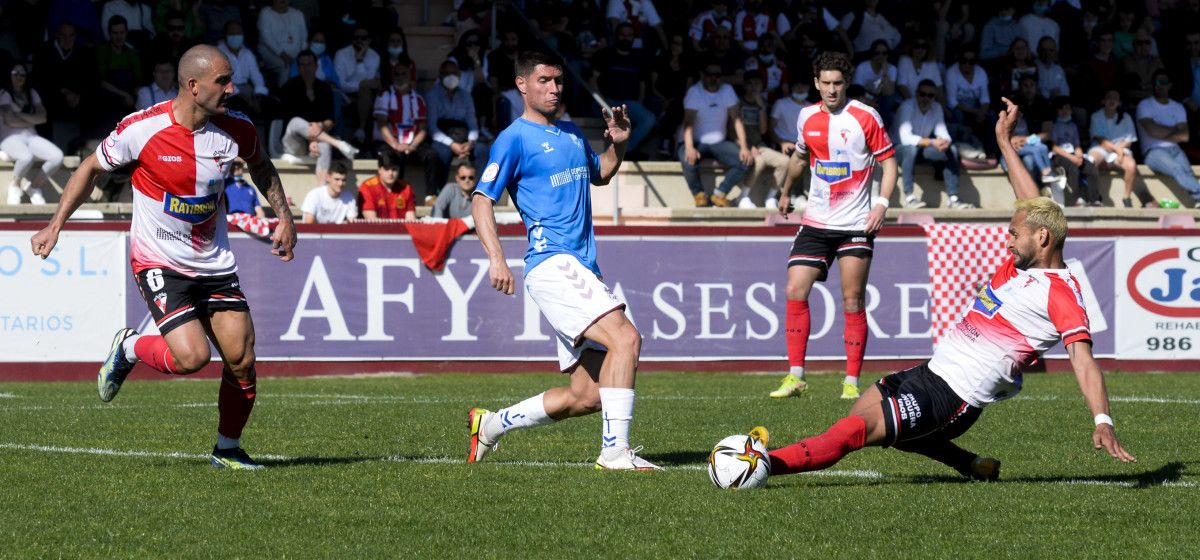 Partido de liga entre Arosa e Pontevedra na Lomba