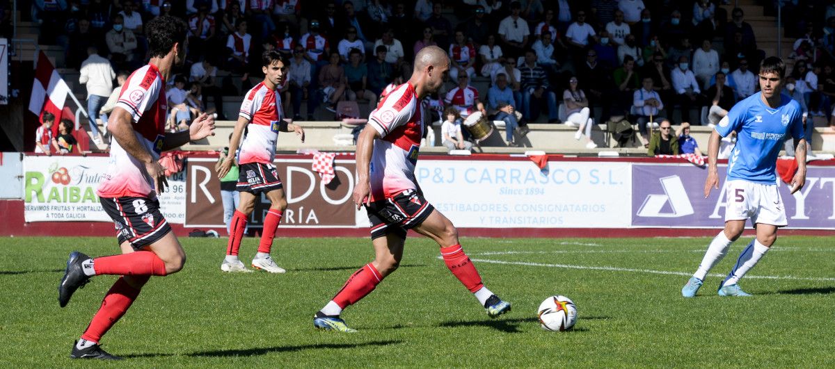 Partido de liga entre Arosa e Pontevedra na Lomba