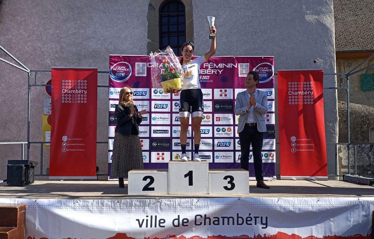 Antri Christoforou, no podio do Grand Prix de Chambéry