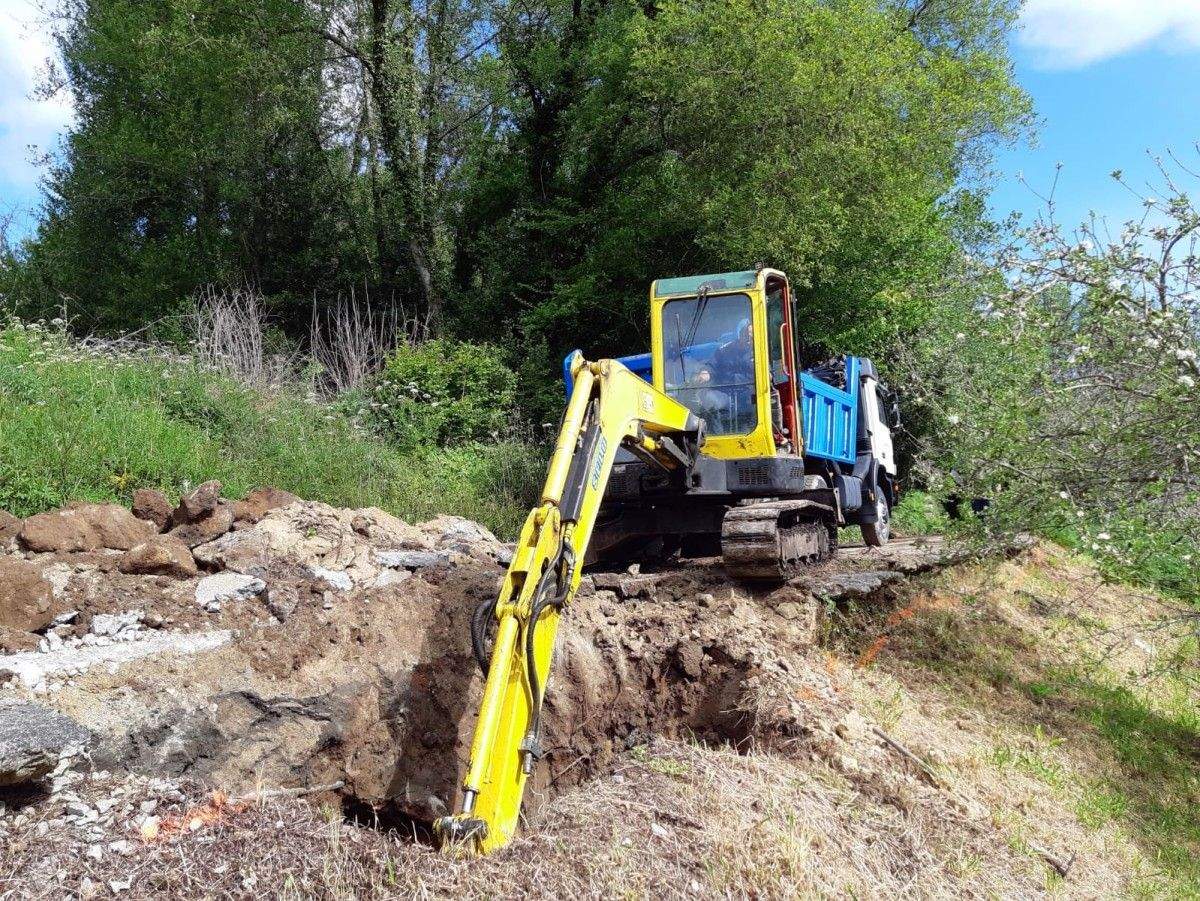 Obras de contención e reposición do firme no Camiño da Cascalleira, en Marín