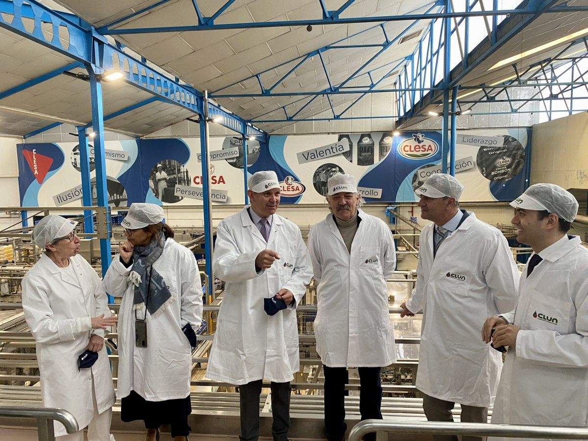 Miñones visita a fábrica de Clesa en Caldas de Reis