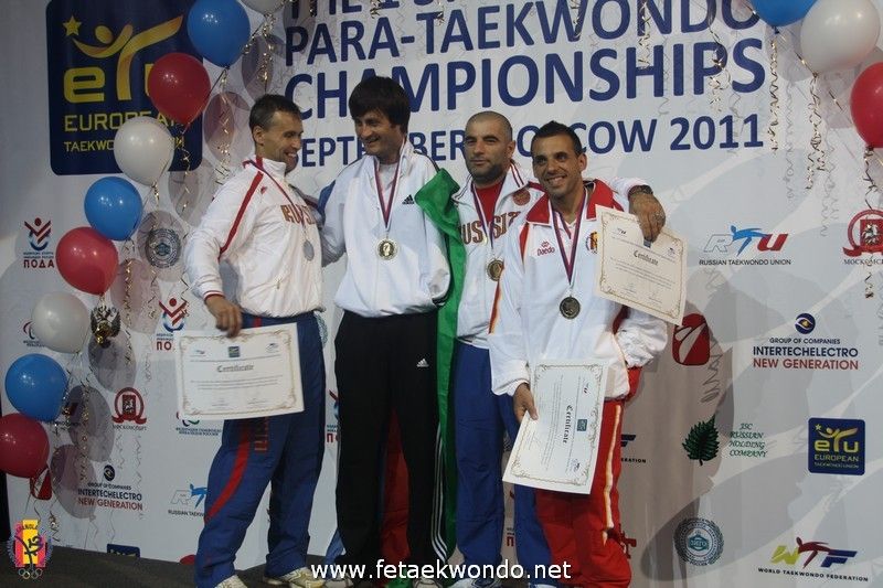 Santi Malvar (derecha) en el podio del Europeo en Belek
